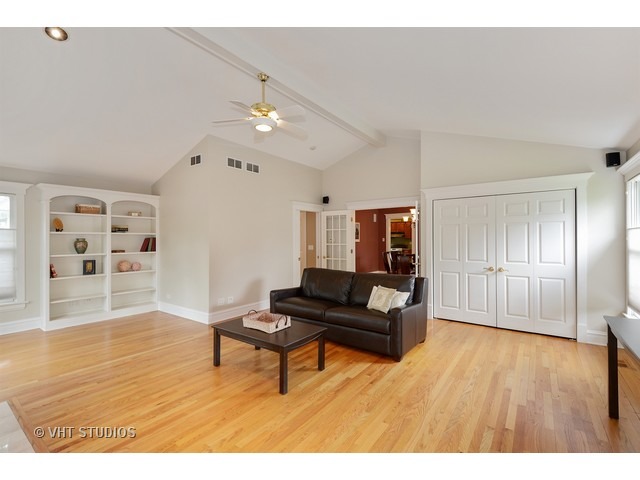 1020 N Wheaton Ave, Wheaton, IL 60187 photo 8