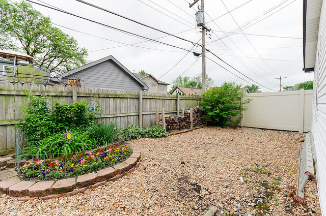 6907 W 88th Pl, Bridgeview, IL 60455 photo 22