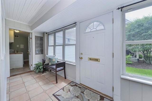 1003 Howard St, Wheaton, IL 60187 photo 2