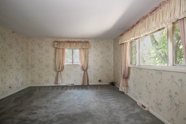 800 Ridgemoor Dr, Willowbrook, IL 60527 photo 9