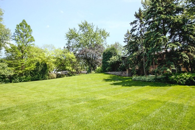 800 Ridgemoor Dr, Willowbrook, IL 60527 photo 20
