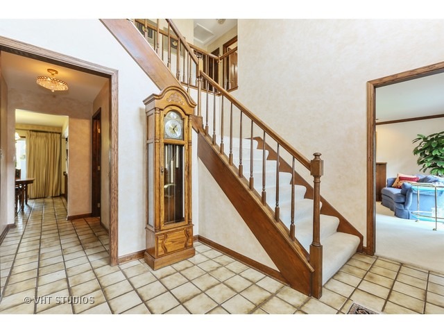 309 Trinity Ln, Oak Brook, IL 60523 photo 2
