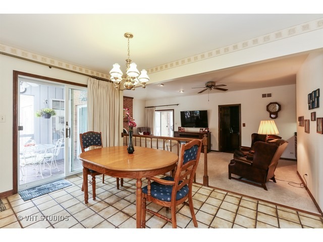 309 Trinity Ln, Oak Brook, IL 60523 photo 6