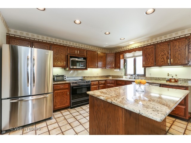 309 Trinity Ln, Oak Brook, IL 60523 photo 5