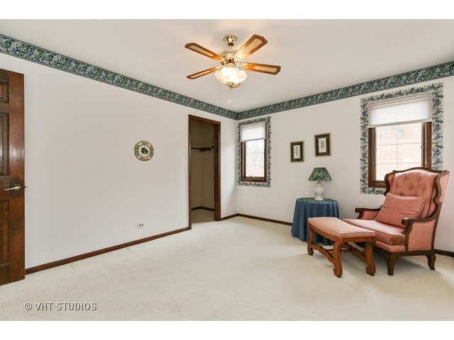 309 Trinity Ln, Oak Brook, IL 60523 photo 11
