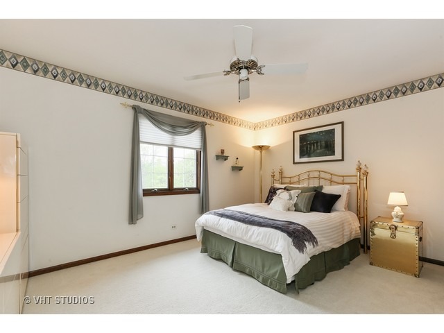 309 Trinity Ln, Oak Brook, IL 60523 photo 9