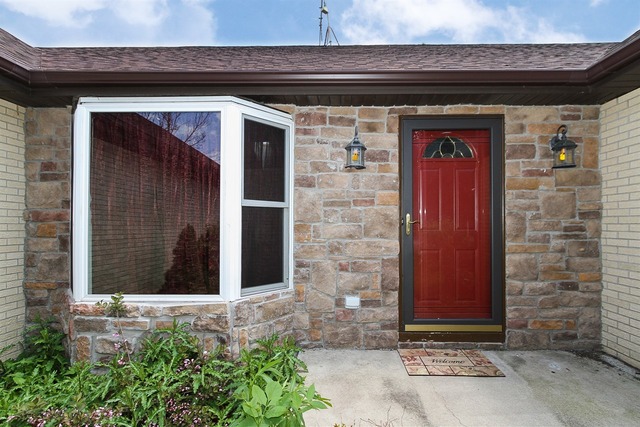 425 Ginger Ln, Elgin, IL 60120 photo 2
