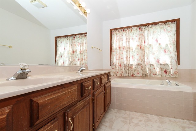 425 Ginger Ln, Elgin, IL 60120 photo 15