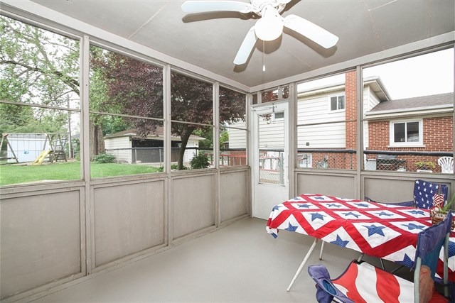 546 Rose Ave, Des Plaines, IL 60016 photo 10