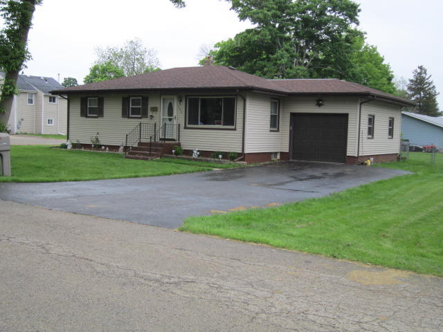 604 E Macomb St, Belvidere, IL 61008 photo 1