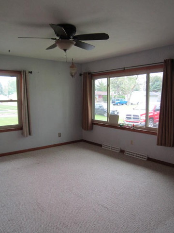 604 E Macomb St, Belvidere, IL 61008 photo 3