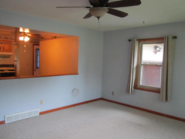 604 E Macomb St, Belvidere, IL 61008 photo 4