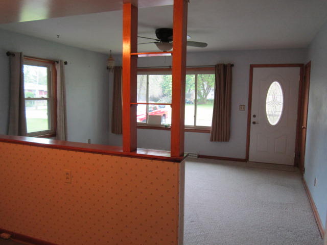 604 E Macomb St, Belvidere, IL 61008 photo 2