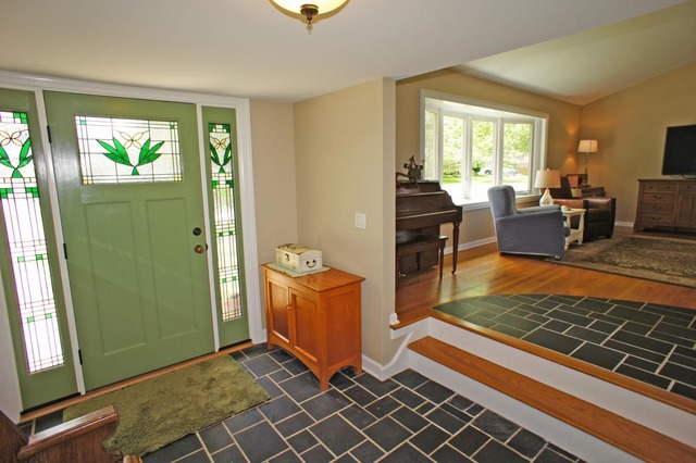 815 S Maple St, Mount Prospect, IL 60056 photo 2