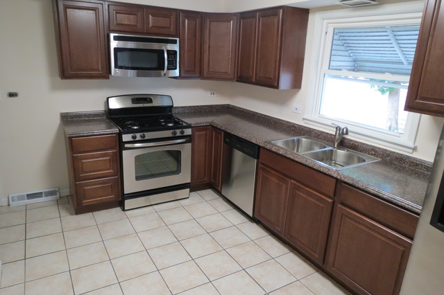 325 Triggs Ave, Elgin, IL 60123 photo 1