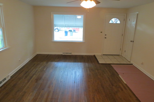 325 Triggs Ave, Elgin, IL 60123 photo 4
