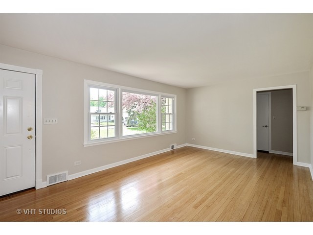 212 S Morgan Ave, Wheaton, IL 60187 photo 3