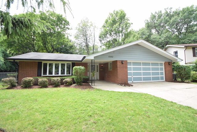 1502 Crown Dr, Glenview, IL 60025 photo 1