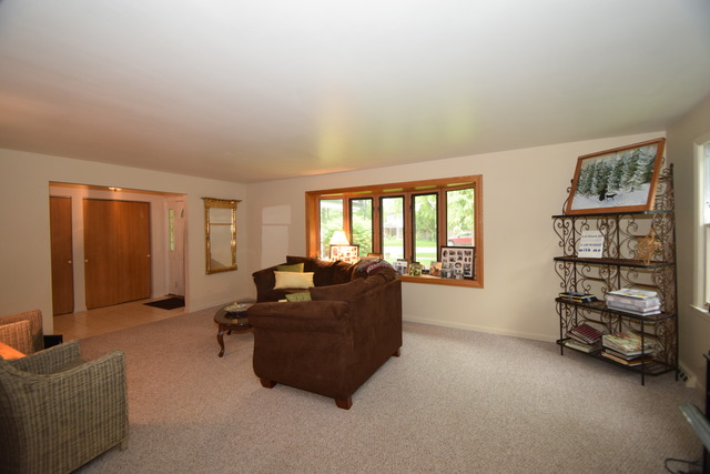 1502 Crown Dr, Glenview, IL 60025 photo 3