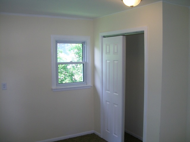 214 N Friendly Ave, Mchenry, IL 60051 photo 2