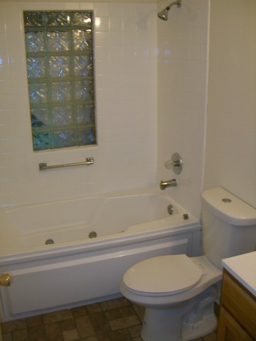214 N Friendly Ave, Mchenry, IL 60051 photo 7