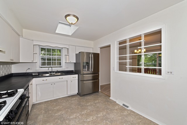 541 Smith Rd, Lisle, IL 60532 photo 4