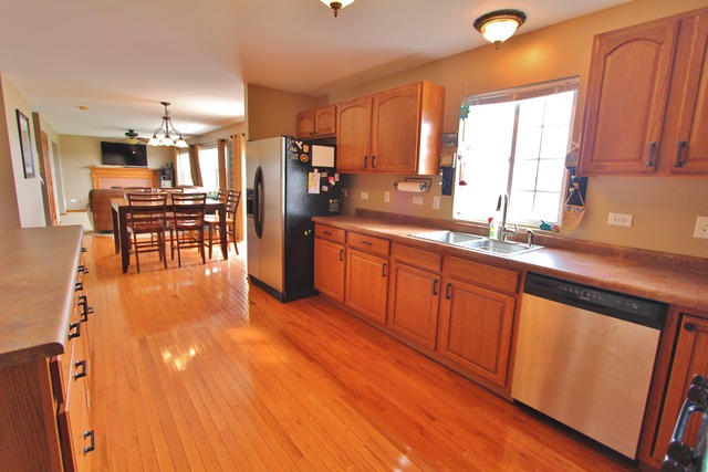 1827 Sunset Ln, Morris, IL 60450 photo 6
