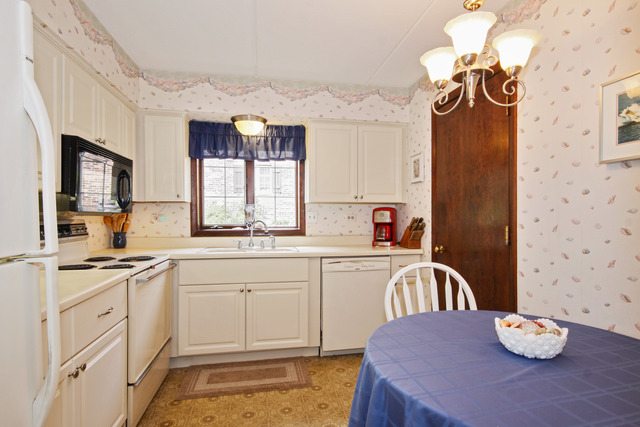 133 Windsor Ln #b, Willowbrook, IL 60527 photo 1