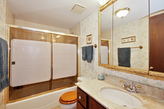 133 Windsor Ln #b, Willowbrook, IL 60527 photo 8
