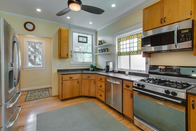 1124 Maple Ave, Evanston, IL 60202 photo 6