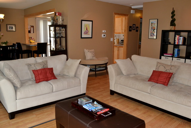 980 W Firestone Dr, Hoffman Estates, IL 60192 photo 2