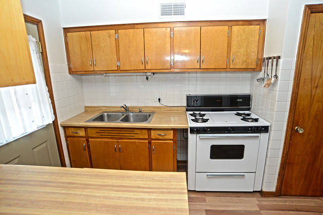 7631 Thomas Ave, Bridgeview, IL 60455 photo 4