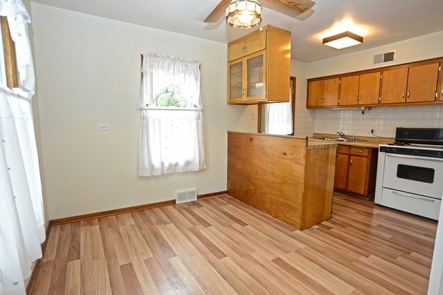 7631 Thomas Ave, Bridgeview, IL 60455 photo 5