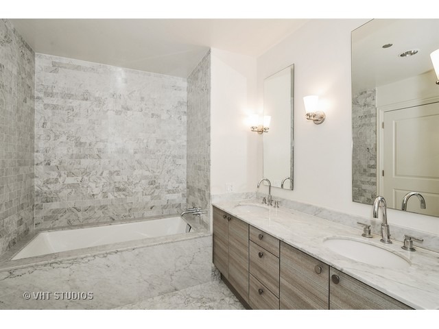 10 E Delaware Pl #28a, Chicago, IL 60611 photo 8