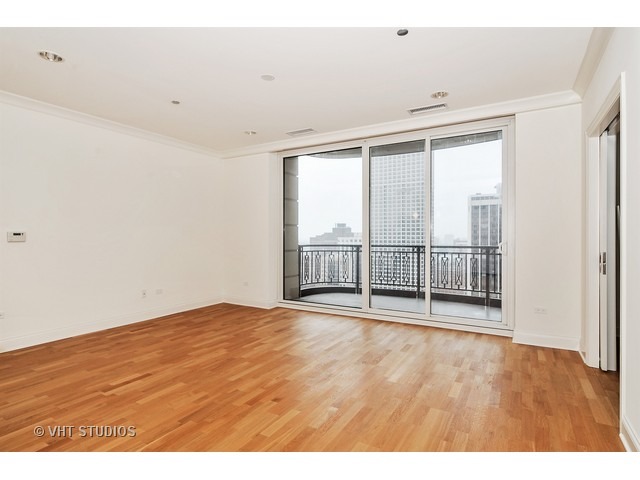 10 E Delaware Pl #28a, Chicago, IL 60611 photo 2