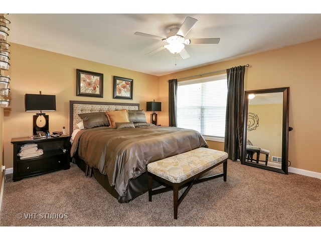 611 Polynesian Dr, Des Plaines, IL 60016 photo 6