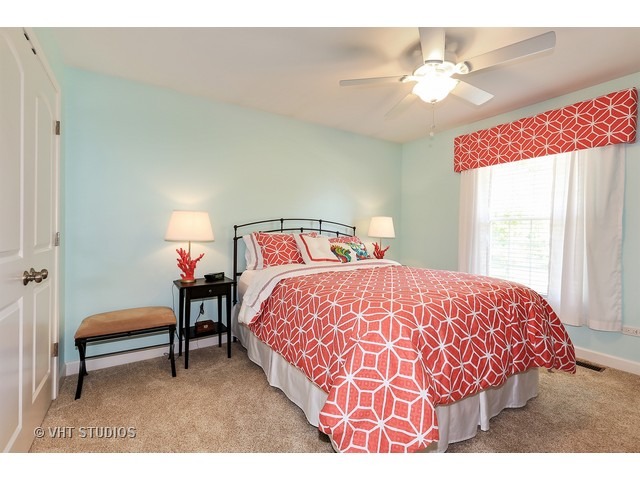 611 Polynesian Dr, Des Plaines, IL 60016 photo 8