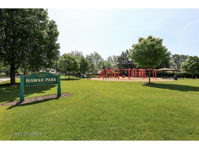 611 Polynesian Dr, Des Plaines, IL 60016 photo 10