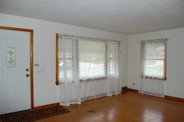 177 S Union St, Elgin, IL 60123 photo 2