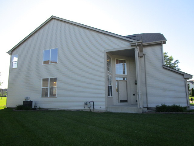 2203 Barrett Dr, Algonquin, IL 60102 photo 2