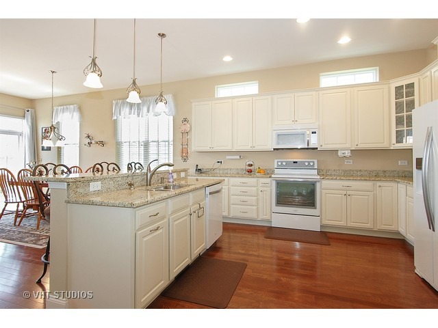 3869 Seigle Dr, Elgin, IL 60124 photo 4