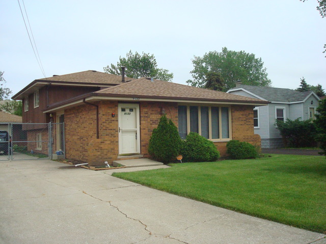9133 S 77th Ave, Bridgeview, IL 60455 photo 2