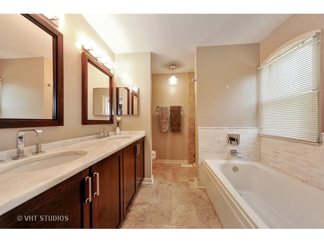556 E 32nd St #d, Chicago, IL 60616 photo 10