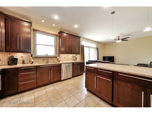556 E 32nd St #d, Chicago, IL 60616 photo 6