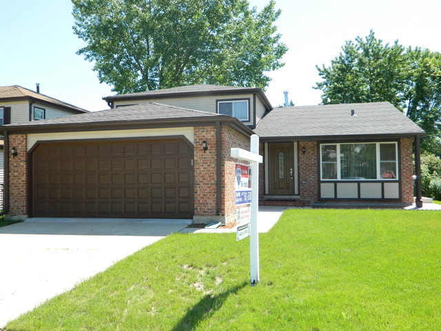 645 Randi Ln, Hoffman Estates, IL 60169 photo 1