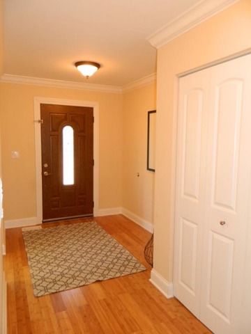 645 Randi Ln, Hoffman Estates, IL 60169 photo 2