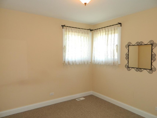 645 Randi Ln, Hoffman Estates, IL 60169 photo 17