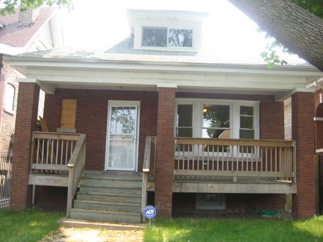 5757 S Artesian Ave, Chicago, IL 60629 photo 1