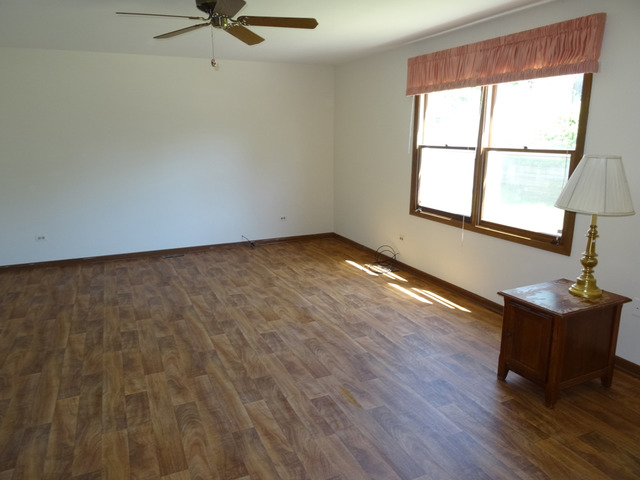 1225 W Dovington Dr, Hoffman Estates, IL 60169 photo 4