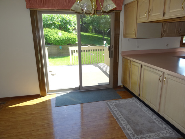 1225 W Dovington Dr, Hoffman Estates, IL 60169 photo 3